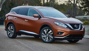 A 2017 Nissan Murano shows the exterior similarities to the Lexus RS lineup.