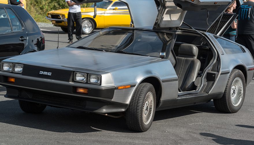 A gull-wing Delorean 2017