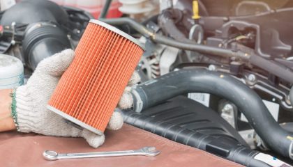 A mechanic shows how to change fuel filter