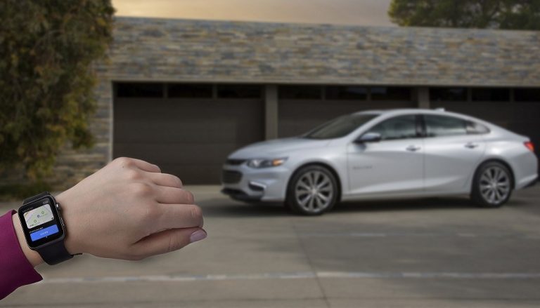 A driver uses the myChevrolet App on Apple Watch