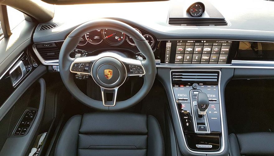 The interior of the 2018 Porsche Panamera