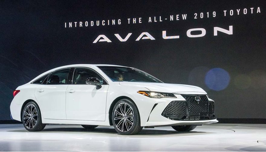 The 2019 Toyota Avalon showcased at the 2018 NAIAS