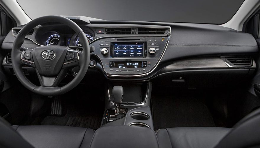 Interior of the 2018 Toyota Avalon